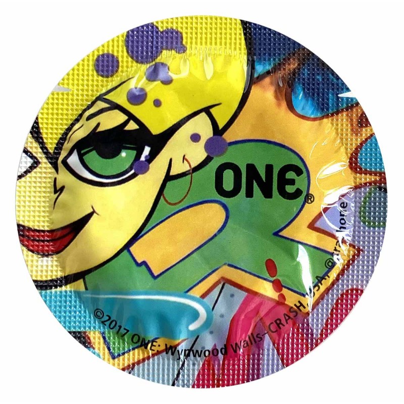 Czerwone opakowanie ONE Pleasure Plus 12 sztuk z białym logo i grafiką serca