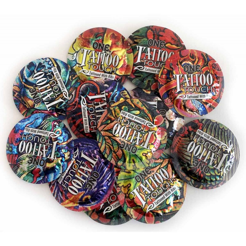 Schwarze Kartonverpackung mit buntem Tattoo-Design, ONE-Logo, 12 strukturierte Kondome