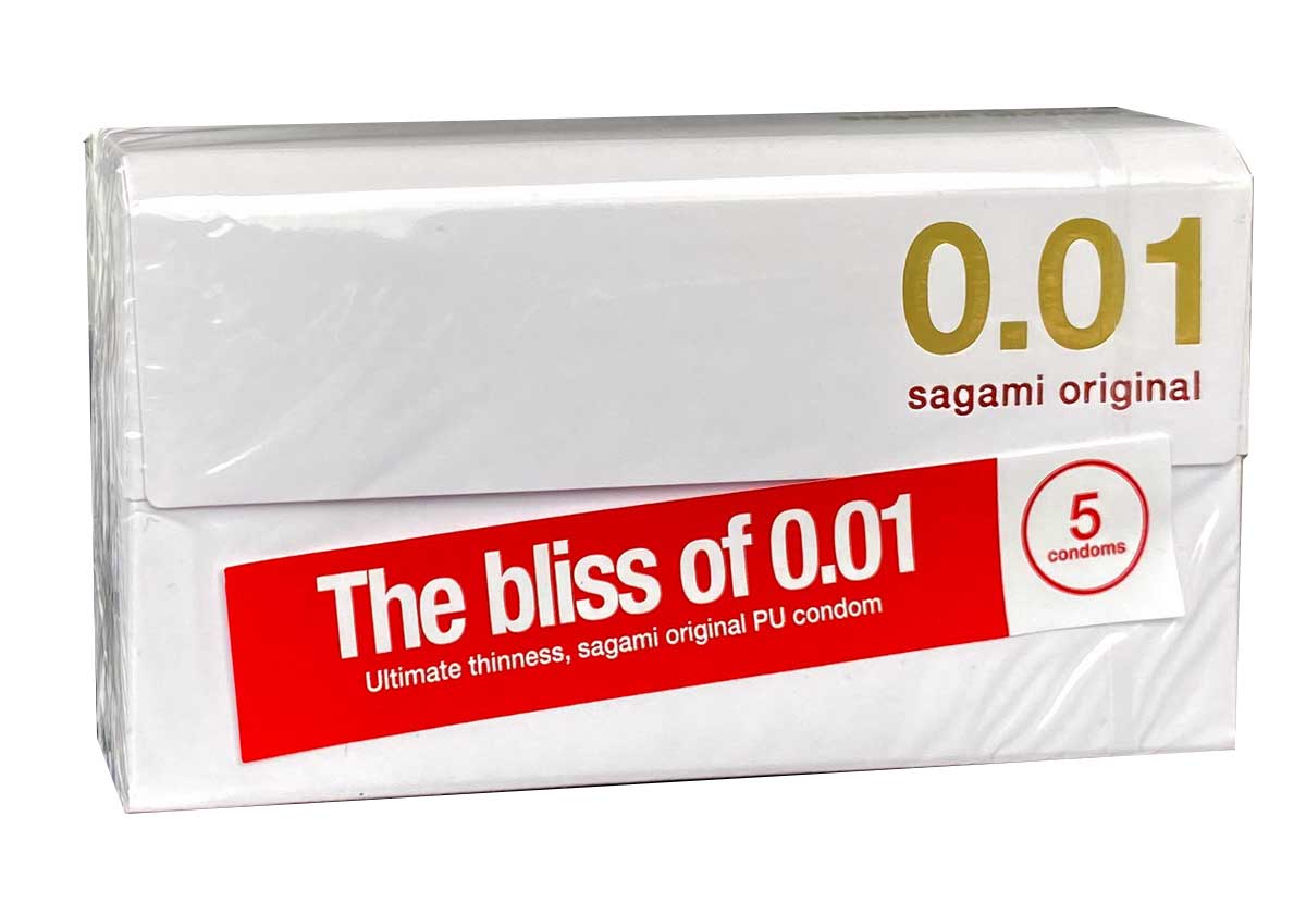 Белая упаковка из картона с красной надписью Sagami Original и цифрой 0.01, 5 штук